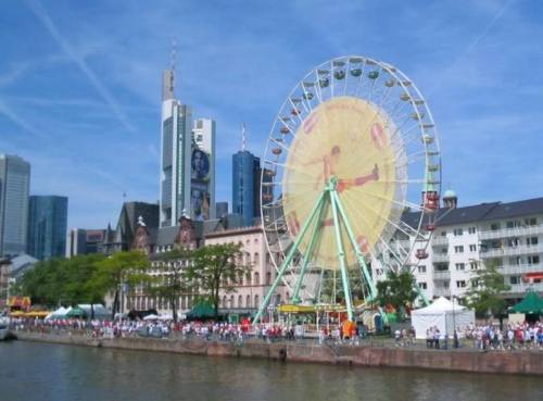 44-Frankfurt dönme dolap