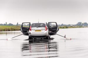 New-Nissan-Note-rowing-boat-2