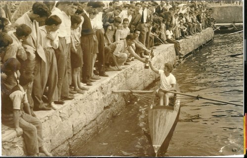 1957-beykoz-c3bcnal-yaman-birincilik-kupasc4b1nc4b1-ve-bayrac49fc4b1nc4b1-alc4b1rken
