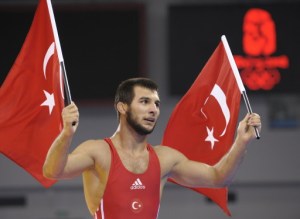 Turkey's Ramazan Sahin carries national flags to celebrate his victory over Ukraine's Andriy Stadnik (not in photo) in their men's 66kg freestyle gold medal wrestling match at the 2008 Beijing Olympic Games on August 20, 2008. AFP PHOTO / TOSHIFUMI KITAMURA