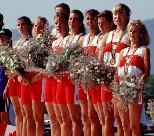 Canada's women's 8+ rowing team celebrate their gold medal win in the 8+ rowing event at the 1992 Olympic games in Barcelona. (CP PHOTO/ COA/Ted Grant) L'équipe du huit féminine d'aviron du Canada célèbre après avoir remporté une médaille d'or aux Jeux olympiques de Barcelone de 1992. (PC Photo/AOC)