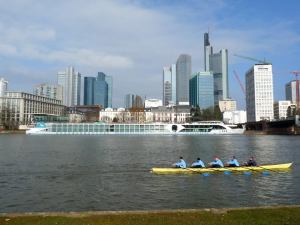 frankfurt-main-nehri2